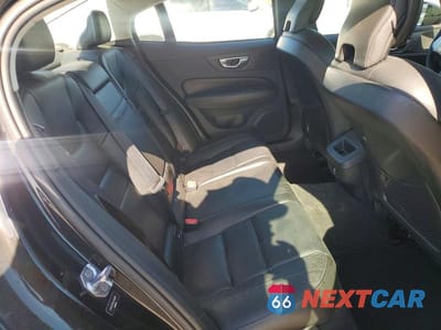 Zdjęcie 10 z 12 samochodu: 2020 VOLVO S60 T6 MOMENTUM VIN:7JRA22TK0LG038316 - miniatura