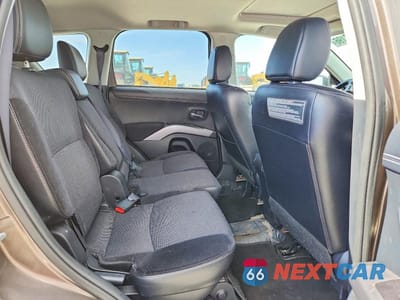 Zdjęcie 11 z 13 samochodu: 2012 MITSUBISHI OUTLANDER SE VIN:JA4JT3AW1CU025528 - miniatura
