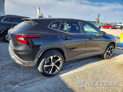 Trzecie zdjęcie samochodu z tyłu: 2025 CHEVROLET TRAX 1RS VIN:KL77LGEP0SC286905 - miniatura