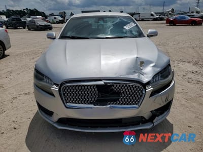 Piąte zdjęcie samochodu w środku: 2017 LINCOLN MKZ SELECT VIN:3LN6L5C90HR604924 - miniatura