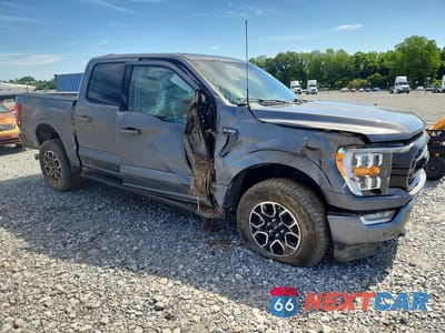 Czwarte zdjęcie samochodu z boku: 2023 FORD F150 SUPERCREW VIN:1FTFW1E81PFA49874 - miniatura