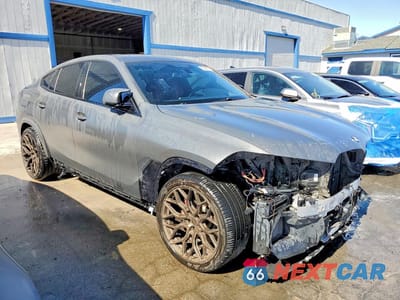 Czwarte zdjęcie samochodu z boku: 2022 BMW X6 M VIN:5YMCY0C00N9J89115 - miniatura
