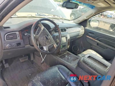 Zdjęcie 8 z 12 samochodu: 2011 GMC YUKON XL DENALI VIN:1GKS2MEF9BR188415 - miniatura