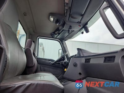 Piąte zdjęcie samochodu w środku: 2019 INTERNATIONAL LT625 SEMI TRUCK VIN:1HSDYAPR0KH044046 - miniatura