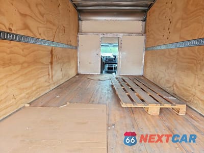 Zdjęcie 10 z 13 samochodu: 2021 FORD E450 BOX TRUCK VIN:1FDXE4FN8MDC28901 - miniatura