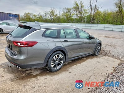 Trzecie zdjęcie samochodu z tyłu: 2018 BUICK REGAL TOURX ESSENCE VIN:W04GV8SX5J1168974 - miniatura