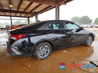 Trzecie zdjęcie samochodu z tyłu: 2024 HYUNDAI ELANTRA BLUE VIN:KMHLM4DJ5RU115576 - miniatura