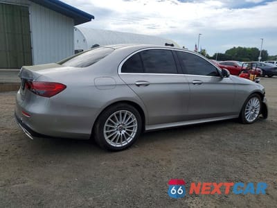 Trzecie zdjęcie samochodu z tyłu: 2022 MERCEDES-BENZ E 350 4MATIC VIN:W1KZF8EB9NB026158 - miniatura