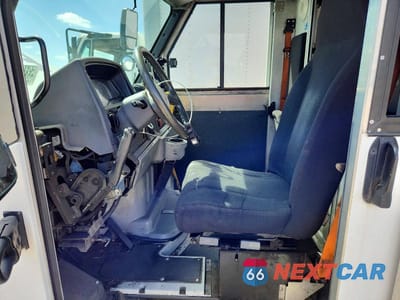 Zdjęcie 7 z 13 samochodu: 2015 ISUZU NPR VIN:JALB4T171F7W00213 - miniatura