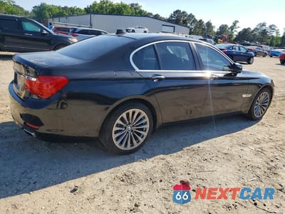 Trzecie zdjęcie samochodu z tyłu: 2011 BMW 740 I VIN:WBAKA4C53BC612485 - miniatura