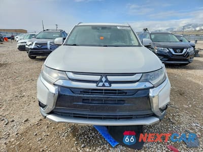 Piąte zdjęcie samochodu w środku: 2017 MITSUBISHI OUTLANDER SE VIN:JA4AZ3A34HZ036280 - miniatura