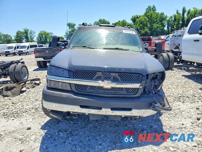Piąte zdjęcie samochodu w środku: 2003 CHEVROLET SILVERADO K3500 LT VIN:1GCJK331X3F200003 - miniatura