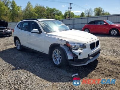 Czwarte zdjęcie samochodu z boku: 2015 BMW X1 XDRIVE28I VIN:WBAVL1C54FVY37207 - miniatura