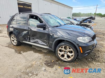 Czwarte zdjęcie samochodu z boku: 2013 BMW X5 XDRIVE35I VIN:5UXZV4C5XDL994103 - miniatura