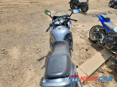Zdjęcie 6 z 9 samochodu: 2003 SUZUKI GSX750 F VIN:JS1GR7GA332100608 - miniatura