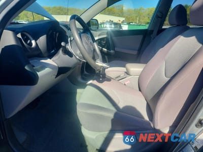 Zdjęcie 7 z 12 samochodu: 2006 TOYOTA RAV4 BASE VIN:JTMBD33V466011255 - miniatura