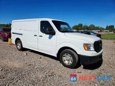 Czwarte zdjęcie samochodu z boku: 2017 NISSAN NV 2500 HD SV VIN:1N6BF0KY8HN807470 - miniatura