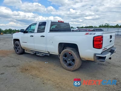 Drugie zdjęcie samochodu z przodu: 2018 CHEVROLET SILVERADO K1500 LT VIN:1GCVKREC8JZ294784 - miniatura