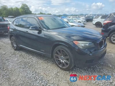 Czwarte zdjęcie samochodu z boku: 2013 BMW X1 XDRIVE28I VIN:WBAVL1C58DVR88189 - miniatura