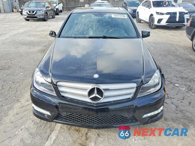 Piąte zdjęcie samochodu w środku: 2013 MERCEDES-BENZ C 250 VIN:WDDGF4HB4DA837656 - miniatura