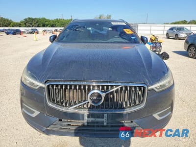 Piąte zdjęcie samochodu w środku: 2020 VOLVO XC60 T5 INSCRIPTION VIN:YV4102DL3L1424336 - miniatura