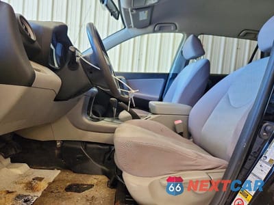 Zdjęcie 7 z 13 samochodu: 2006 TOYOTA RAV4 BASE VIN:JTMBD33V465015909 - miniatura
