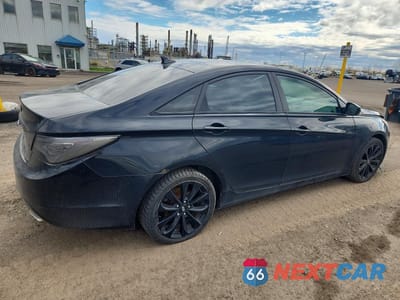 Trzecie zdjęcie samochodu z tyłu: 2013 HYUNDAI SONATA SE VIN:5NPEC4AC4DH747137 - miniatura