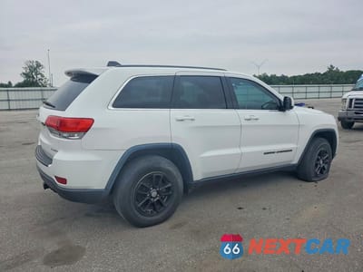 Trzecie zdjęcie samochodu z tyłu: 2018 JEEP GRAND CHEROKEE LAREDO VIN:1C4RJFAG9JC432007 - miniatura