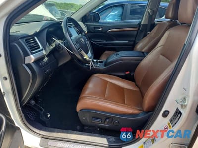 Zdjęcie 7 z 13 samochodu: 2019 TOYOTA HIGHLANDER LIMITED PLATINUM VIN:5TDDZRFH4KS995066 - miniatura