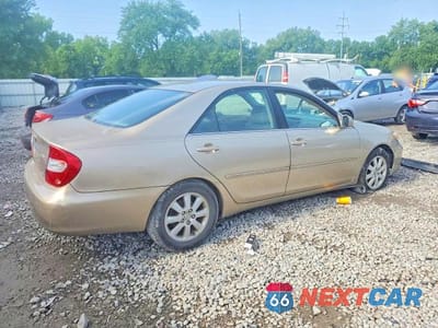 Trzecie zdjęcie samochodu z tyłu: 2002 TOYOTA CAMRY XLE V6 VIN:4T1BF30K42U503094 - miniatura