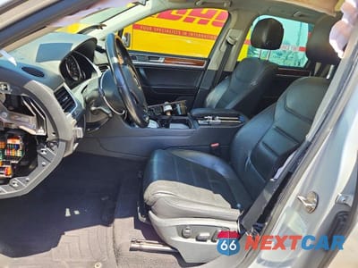 Zdjęcie 7 z 12 samochodu: 2012 VOLKSWAGEN TOUAREG V6 VIN:WVGEF9BPXCD007789 - miniatura