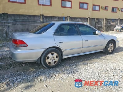 Trzecie zdjęcie samochodu z tyłu: 2002 HONDA ACCORD EX VIN:1HGCG16552A065670 - miniatura