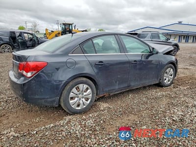 Trzecie zdjęcie samochodu z tyłu: 2012 CHEVROLET CRUZE LS VIN:1G1PC5SH4C7369311 - miniatura