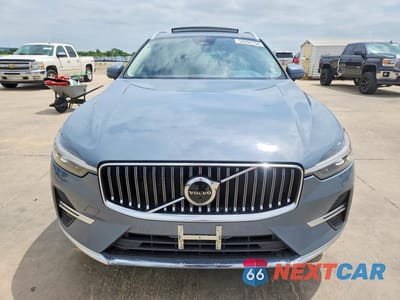 Piąte zdjęcie samochodu w środku: 2023 VOLVO XC60 PLUS VIN:YV4L12RN7P1340753 - miniatura
