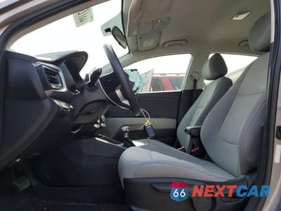Zdjęcie 7 z 12 samochodu: 2023 KIA RIO S VIN:3KPA25AD1PE511408 - miniatura