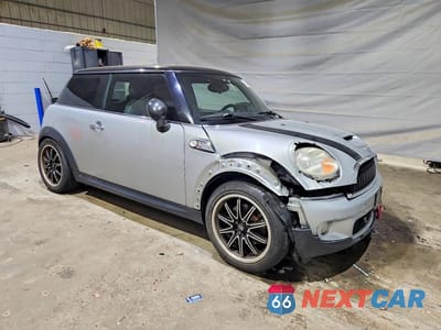 Czwarte zdjęcie samochodu z boku: 2008 MINI COOPER S VIN:WMWMF73588TT87260 - miniatura
