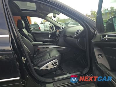 Piąte zdjęcie samochodu w środku: 2011 MERCEDES-BENZ GL 450 4MATIC VIN:4JGBF7BE6BA738144 - miniatura