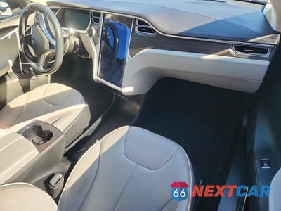 Zdjęcie 8 z 12 samochodu: 2014 TESLA MODEL S VIN:5YJSA1H16EFP37530 - miniatura