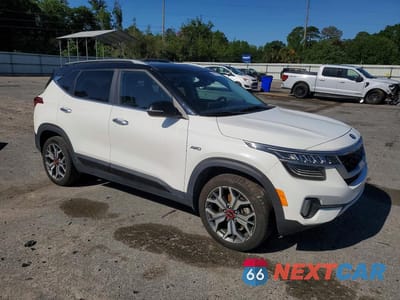 Czwarte zdjęcie samochodu z boku: 2021 KIA SELTOS SX VIN:KNDETCA23M7181803 - miniatura