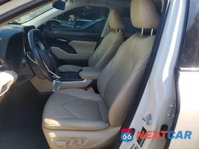 Zdjęcie 7 z 13 samochodu: 2021 TOYOTA HIGHLANDER XLE VIN:5TDGZRBH2MS130974 - miniatura