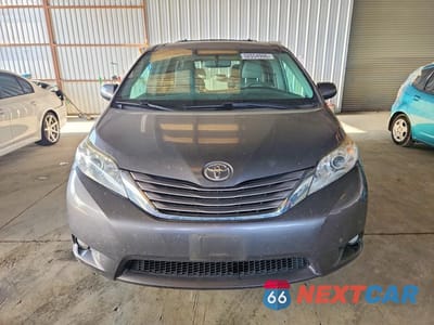 Piąte zdjęcie samochodu w środku: 2017 TOYOTA SIENNA XLE PREMIUM 8-PASSENGER VIN:5TDYZ3DC6HS876403 - miniatura
