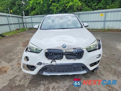 Piąte zdjęcie samochodu w środku: 2017 BMW X1 SDRIVE28I VIN:WBXHU7C31H5H37833 - miniatura
