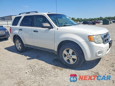 Czwarte zdjęcie samochodu z boku: 2011 FORD ESCAPE XLT VIN:1FMCU0D73BKB74771 - miniatura