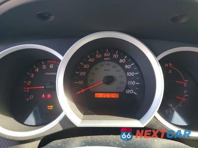 Zdjęcie 9 z 12 samochodu: 2010 TOYOTA TACOMA DOUBLE CAB VIN:3TMLU4EN0AM045984 - miniatura