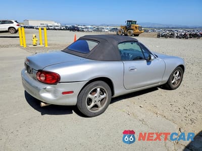 Trzecie zdjęcie samochodu z tyłu: 2001 MAZDA MX-5 MIATA BASE VIN:JM1NB353810205717 - miniatura