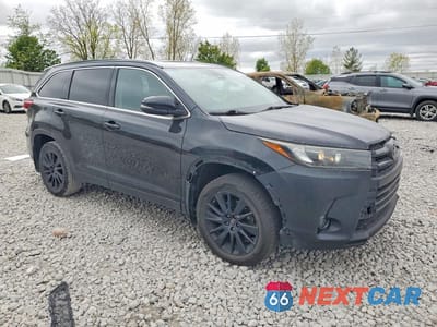Czwarte zdjęcie samochodu z boku: 2019 TOYOTA HIGHLANDER SE VIN:5TDJZRFH7KS606469 - miniatura