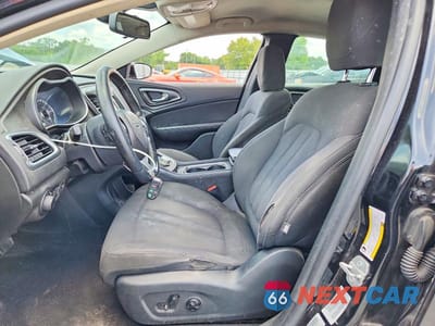 Zdjęcie 7 z 12 samochodu: 2016 CHRYSLER 200 LIMITED VIN:1C3CCCAB7GN106095 - miniatura