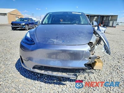 Piąte zdjęcie samochodu w środku: 2025 TESLA MODEL Y VIN:7SAYGDEE7SF265547 - miniatura