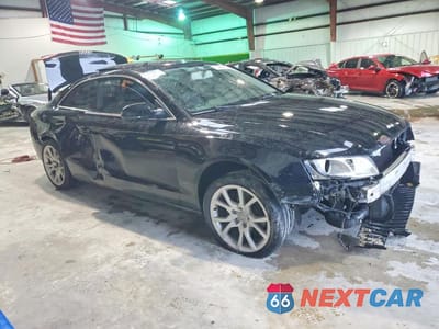 Czwarte zdjęcie samochodu z boku: 2010 AUDI A5 PREMIUM VIN:WAUCFAFR1AA044427 - miniatura