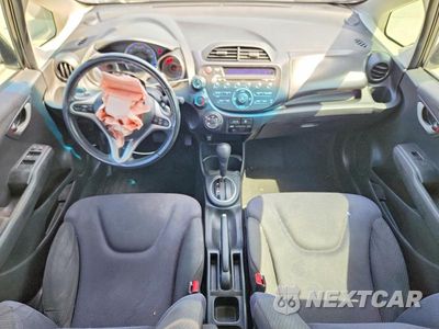 Zdjęcie 8 z 13 samochodu: 2013 HONDA FIT SPORT VIN:JHMGE8H54DC060638 - miniatura